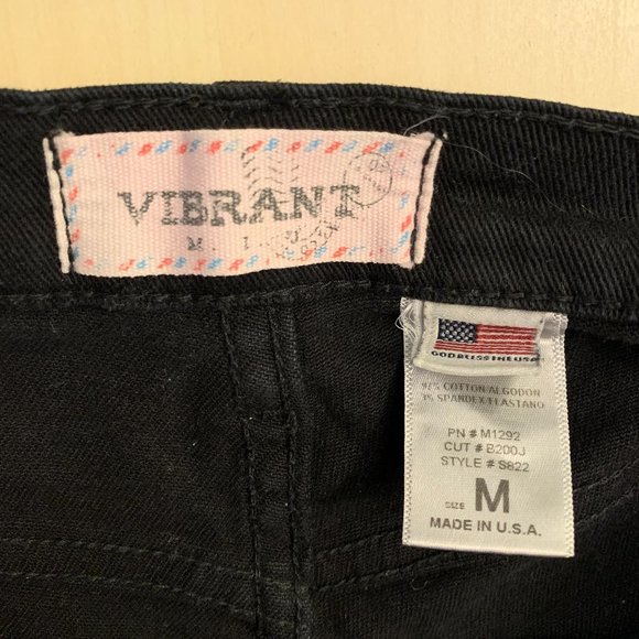 Vibrant Black Short Jeans - Picture 9 of 9